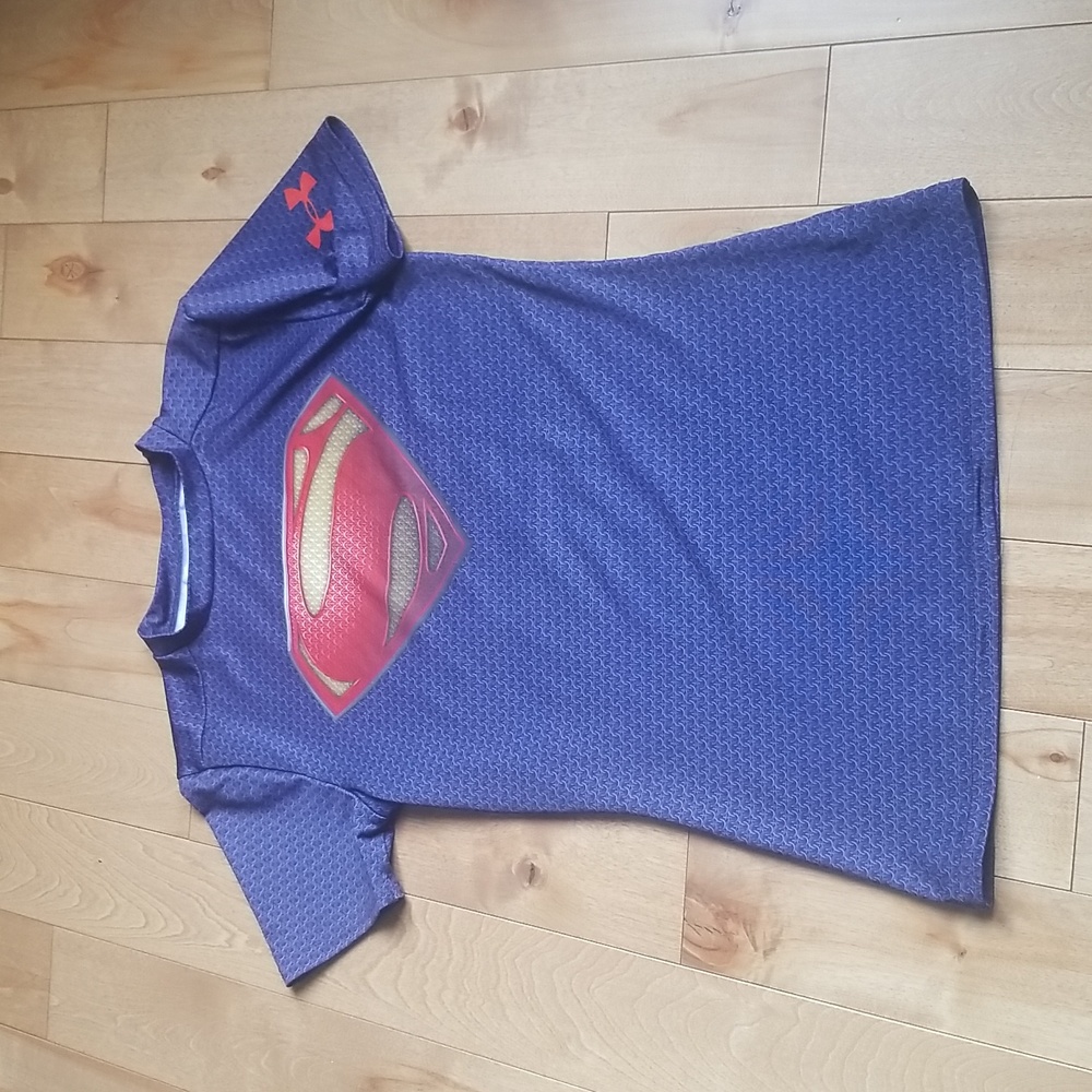 Under Armour Superman Medium heat gear fitted navy shirt
